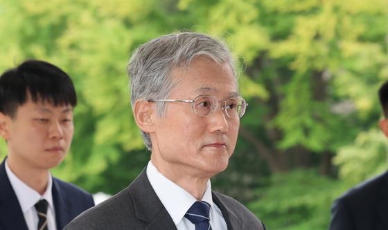 출근하는 조희대 대법원장