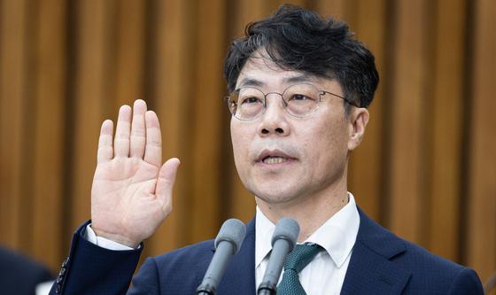 인사청문회 선서하는 김성수 대법관 후보자