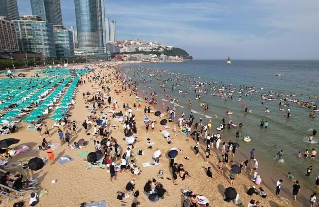 해운대해수욕장 첫 '천만' 돌파…올 여름 1014만명 몰렸다