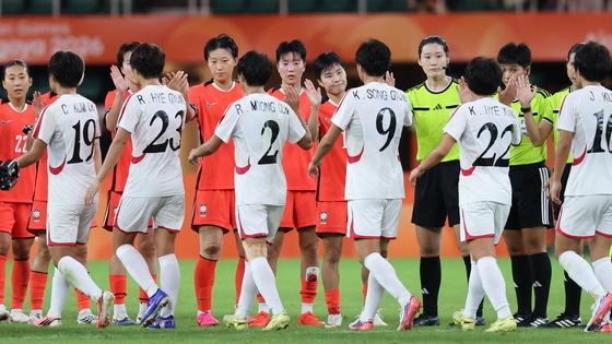 남북 여자축구 '무승부'