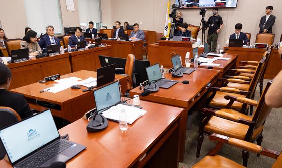 법사위, 조희대 대법원장 국감 증인 채택…국민의힘 반발 퇴장