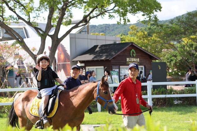렛츠런파크 부산경남, 어린이 승마장 새단장…'포니 포레스트' 선보여