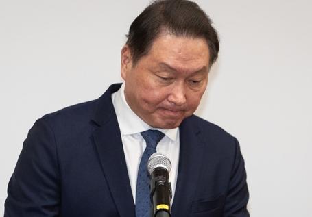 '최태원, 동거녀에 천억 썼다' 유튜버, 1심서 징역형 집유…일부 무죄