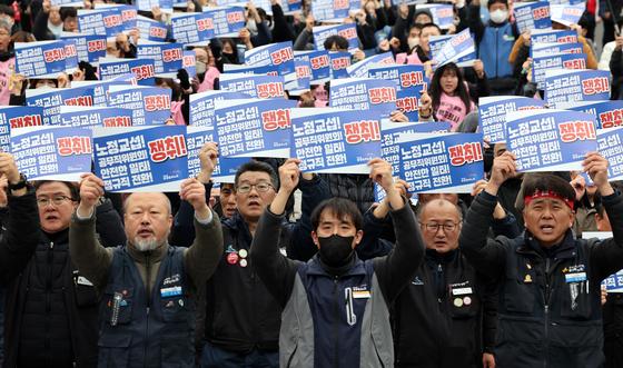 노정교섭 법제화 외치는 공공운수노조 조합원들