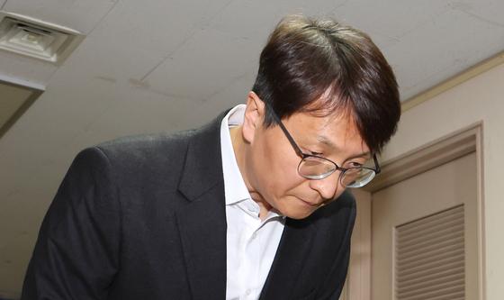 고개숙여 사과하는 박대준 쿠팡 대표