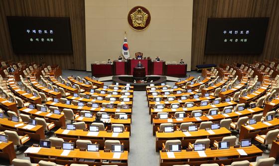 무제한 토론 이어지는 국회 본회의장