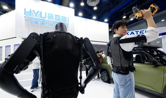 사람을 위한 현대자동차 엑스블 숄더(X-ble Shoulder)