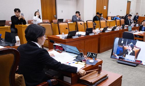 국민의힘 퇴장 속 법사위 통과되는 내란전담재판부 설치법