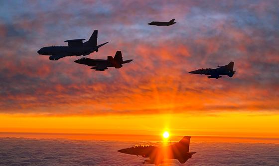 새해 상공 가르는 국산 전투기 편대