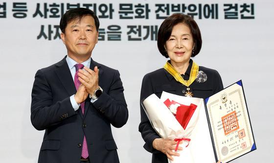 국민훈장 동백장 수여받은 홍라희 리움미술관 명예관장