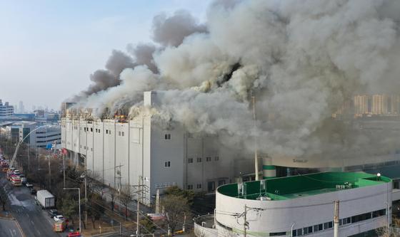 SPC삼립 시화공장서 큰불…대응 1단계 발령
